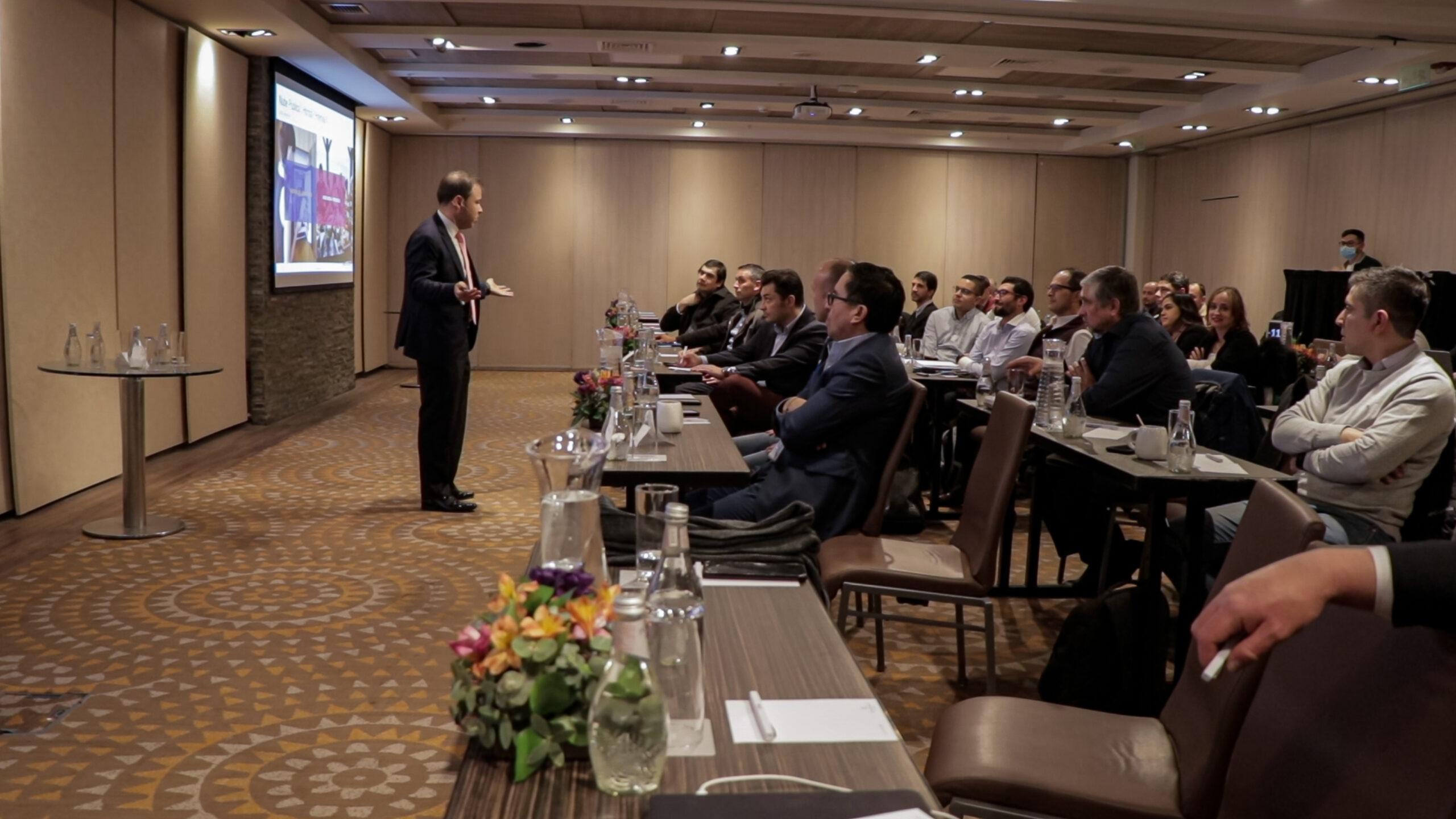 el General Manager de NTT Chile y Argentina, Guillermo Moya, durante su presentación.