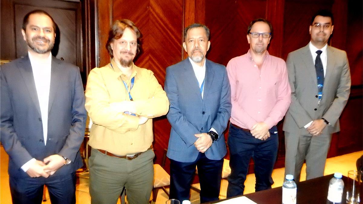 Juan Bonora, RR.II. de Huawei; Pablo Etcheverry, Entornos Educativos; Alfonso Jiménez, marketing & strategy de Huawei Cloud; Roberto Sánchez, Pronectis, Joel Batista, Fundación Ayudinga de Panamá