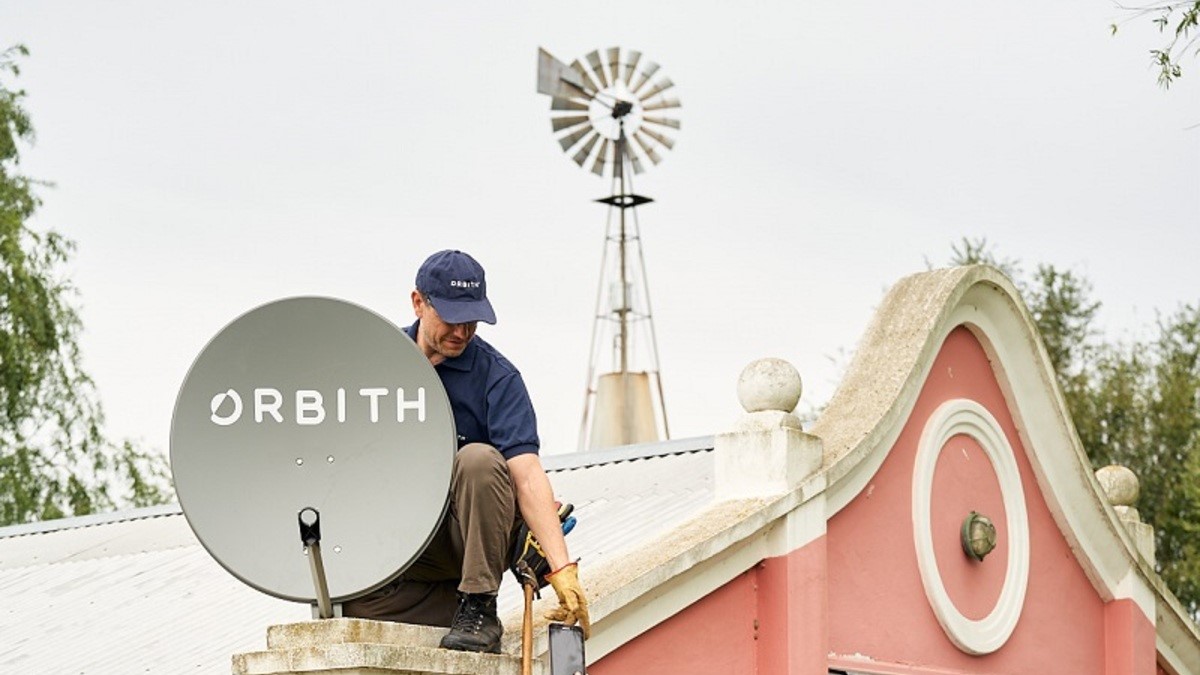 La empresa entregó kits de internet satelital en 17 provincias argentinas.