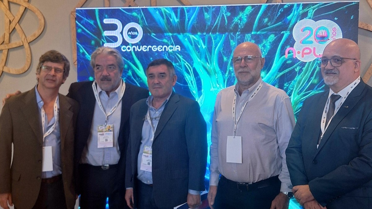 Nplay Conos Sur es una conferencia anual que se realiza desde 2005. Fue concebida como un ámbito de capacitación y Networking para debatir sobre regulación y políticas públicas de conectividad y servicios convergentes, tendencias para hacer crecer el negocio, reducir la brecha digital y actualizarse sobre soluciones tecnológicas.