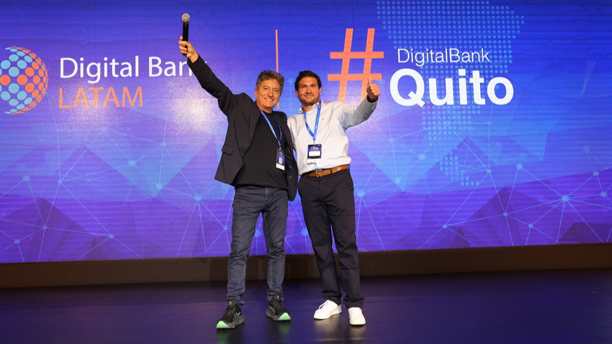 Patricio Silva, director General; y Ramón Heredia, director ejecutivo; ambos de Digital Bank Latam, dieron inicio al evento.