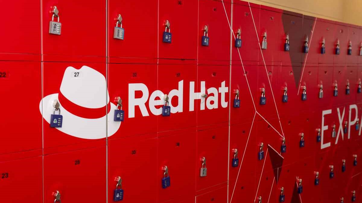 El portafolio de IA introduce mejoras en Red Hat OpenShift AI y Red Hat Enterprise Linux AI para ayudar a poner en práctica las estrategias de IA.