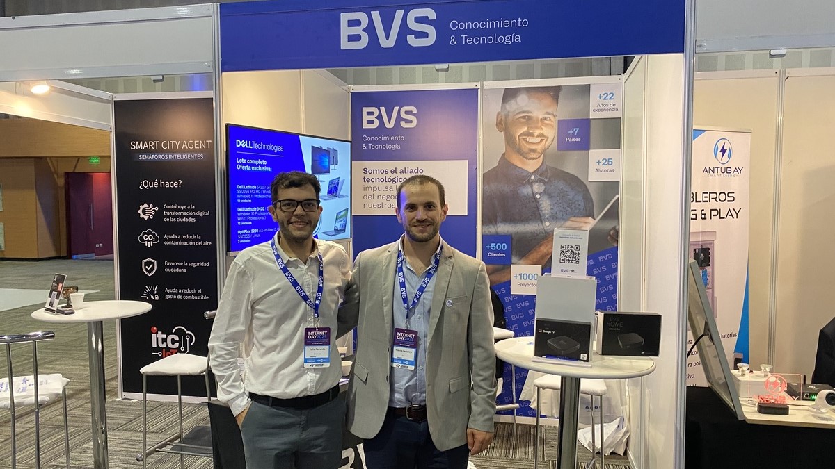 Facundo Zotta, Account Manager; y Federico Franco, desarrollador de negocios para Latinoamérica. Ambos, representando a BVS en el evento organizado por CABASE.