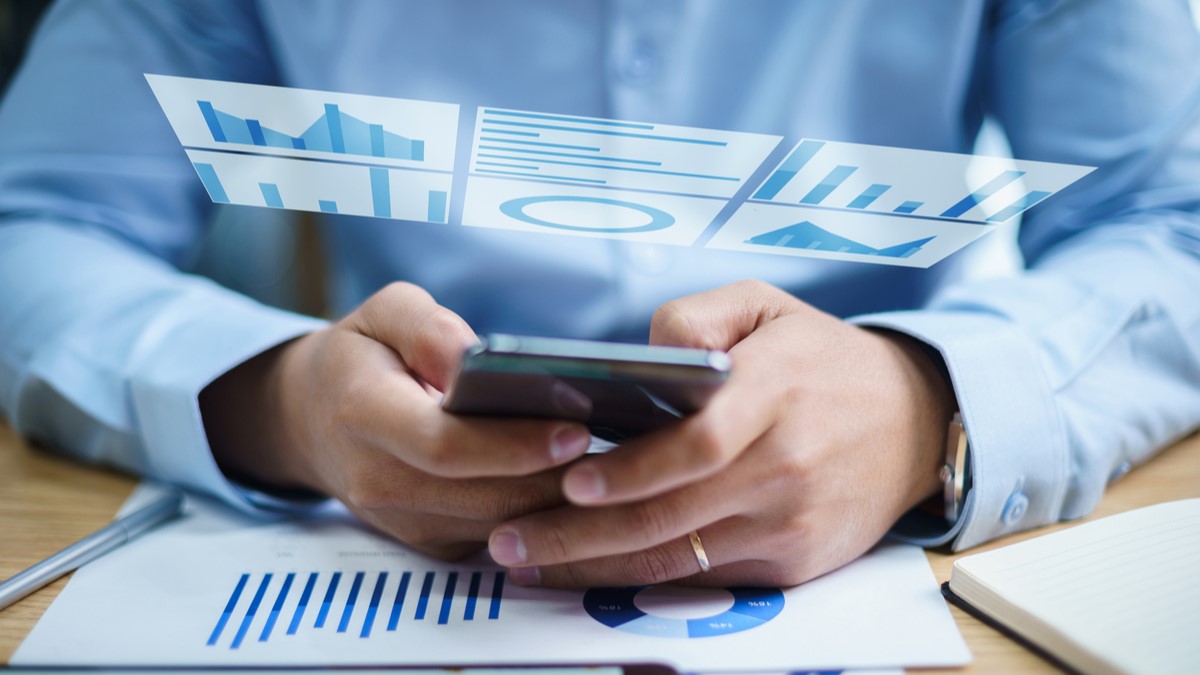 Empresas de todos los tamaños e industrias se están acercando a la implementación de herramientas de inteligencia artificial. De hecho, un reporte de SAP Concur estima que el 57% de los departamentos financieros ya la utiliza en procesos de automatización.