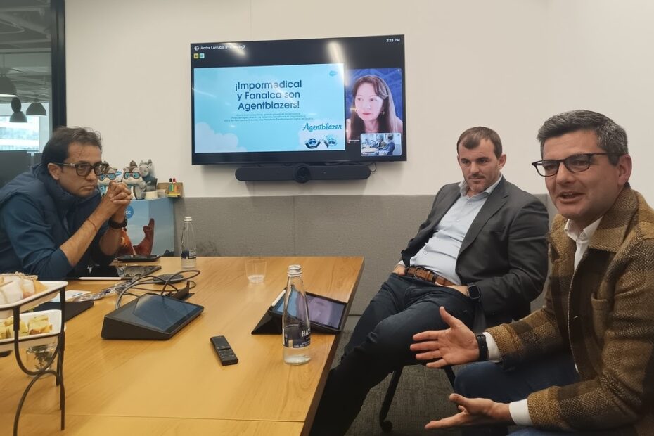 Álvaro Lozano, director general de Impormedical; Charly Arguindegui, Head of Growth Market de Salesforce Latam; y Alejandro Aguirre, director regional de ventas de Salesforce.