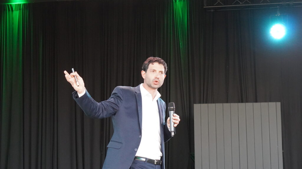 Sebastián González, gerente de Marketing Digital Energy para APU en Schneider Electric.