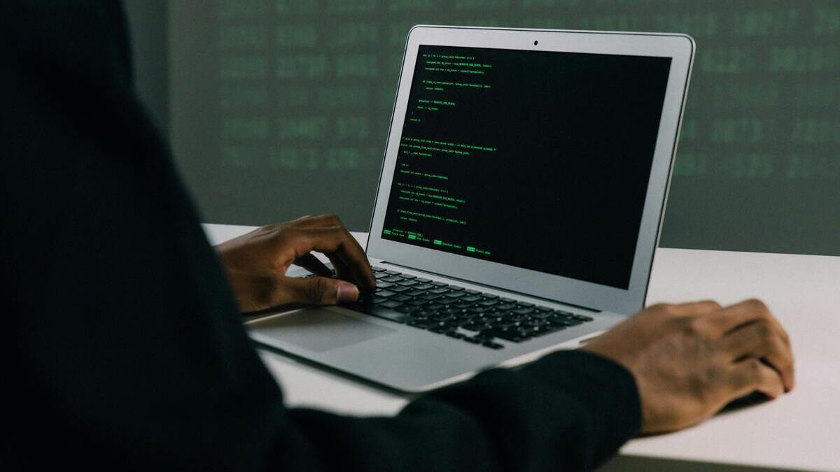 Ataques cibernéticos cada vez más sofisticados ponen en jaque la infraestructura digital del país, afectando la seguridad de centros de datos y redes de telecomunicaciones clave.