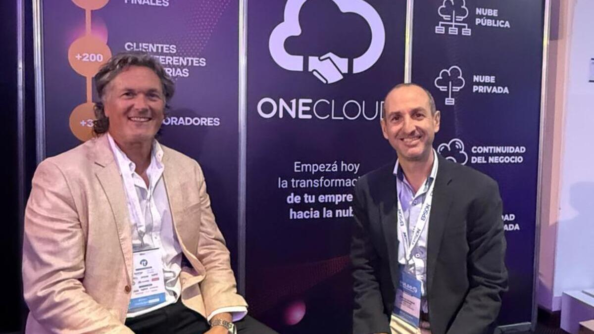 Mariano Di Rocco (Powercloud) junto a Nicolás Esteban Dawidziuk (OneCloud) durante Pulso IT 2025.