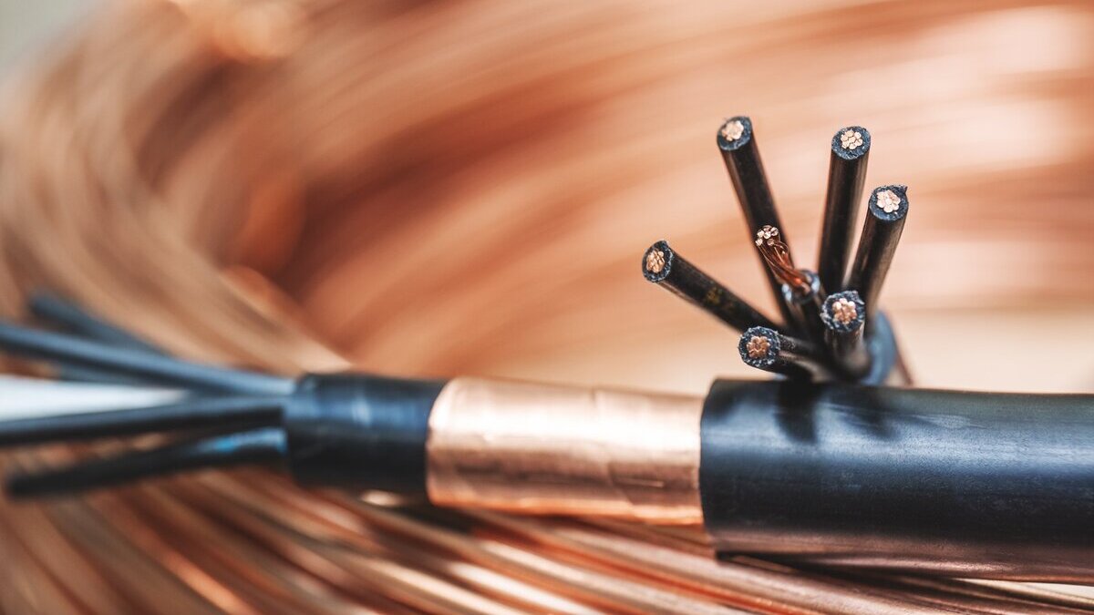 La transición energética chilena exige conductores más seguros, eficientes y alineados con la nueva normativa.