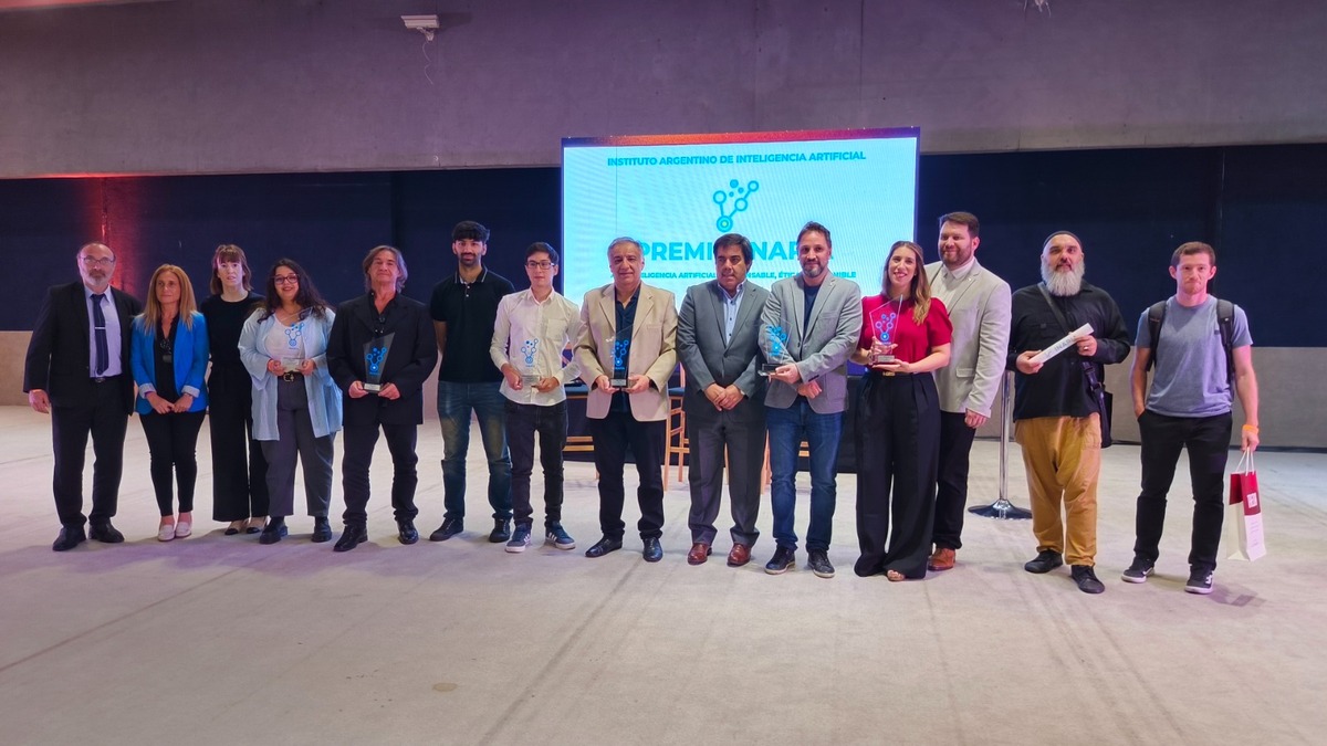 Con la presencia de líderes académicos y diplomáticos, el Instituto Argentino de Inteligencia Artificial entregó los Premios INARIA 2025 con una doble jornada.