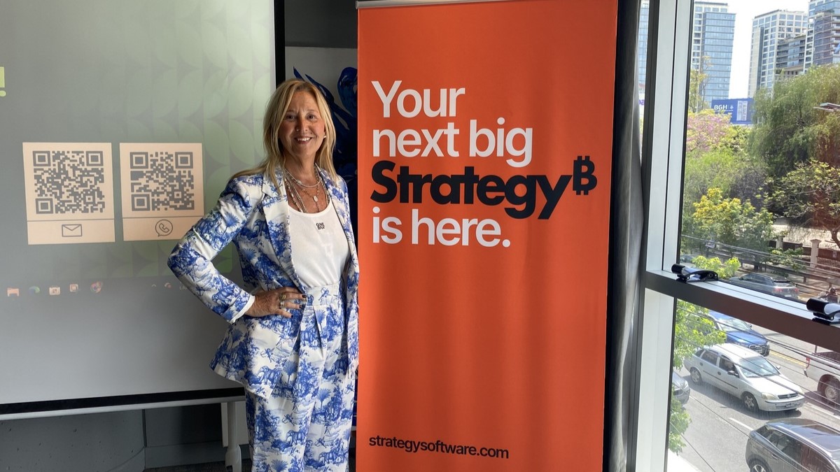 María José Llanos, Sr Account Executive de Strategy en el evento organizado junto a Solar Insights - Datial.