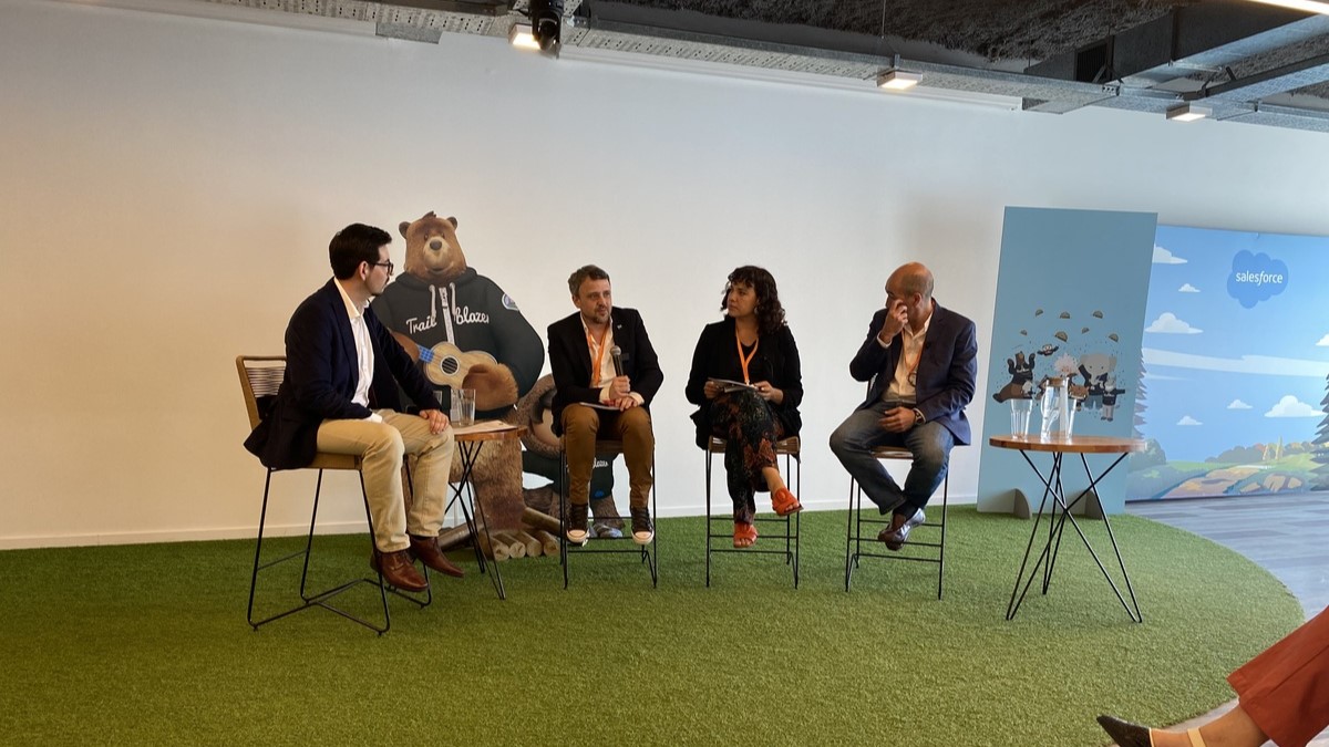 Como un evento, realizado en tres sedes, en Argentina estuvo un panel de expertos, moderado por Marcelo Guajardo Torrealba, Gerente de Asuntos Gubernamentales y Políticas Públicas de Salesforce para Cono Sur; que contó con la participación de César Gazzo Huck, Subsecretario de Tecnologías de la Información y las Comunicaciones de la Nación; Daniel Gándara, Vicepresidente de IT Product Development en Mercado Libre, y Gala Díaz Langou, Directora ejecutiva de CIPPEC.