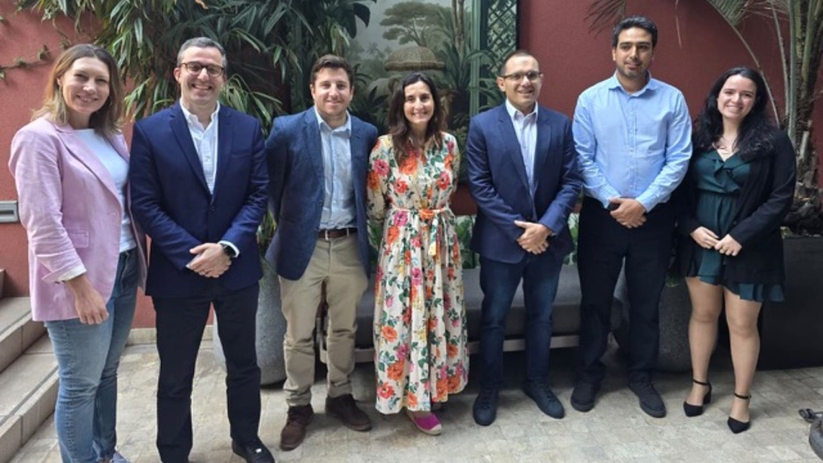 Amanda Videmontas (NetSuite), Mauricio Gullo (NetSuite), Sebastián Rodríguez Bosch (NetSuite), Valeria Canobbi (Ceibo), Gustavo Moussalli (NetSuite), Andrés Flores (Nibsa), Gabriela Suárez (NetSuite). La nueva solución de gestión financiera SuiteSuccess ayuda a las organizaciones en Chile a adoptar rápidamente las últimas innovaciones de IA y las mejores prácticas líderes en la industria.