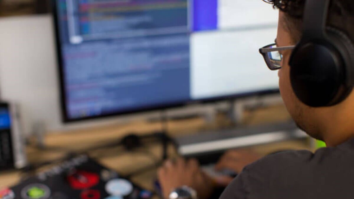 Red Hat anuncia su participación en IAméricas, una iniciativa impulsada por Adigital (Asociación Española de la Economía Digital) y BID Lab (el brazo de innovación del Banco Interamericano de Desarrollo), a través de la iniciativa fAIr LAC. Su objetivo es promover el uso competitivo y responsable de la inteligencia artificial en startups, MiPyMEs de América Latina y el Caribe con un programa que combina instancias de sensibilización, formaciones especializadas y herramientas prácticas.