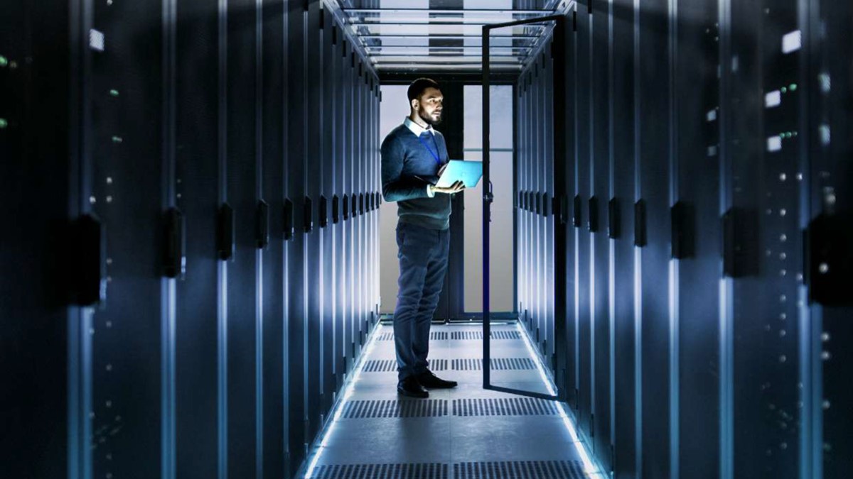 La modernización de los sistemas eléctricos y la adopción de refrigeración líquida son pasos cruciales e inmediatos para convertir los data centers tradicionales en 'Fábricas de IA'.