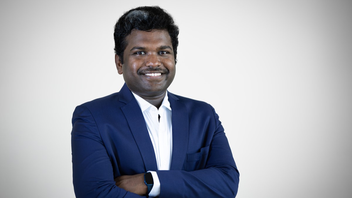 Ramprakash Ramamoorthy, director de Investigación en IA en Zoho, ofrece una mirada estratégica sobre cómo las compañías pueden pasar de la experimentación a resultados concretos, con foco en retorno de inversión, privacidad y sostenibilidad.