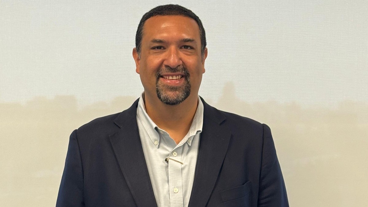 Cristian López Santillo cuenta con 19 años en la industria TI y forma parte de la compañía desde 2021. Desde su rol contribuirá a impulsar la digitalización de las empresas chilenas a través de la integración de IA en sus procesos de negocios.