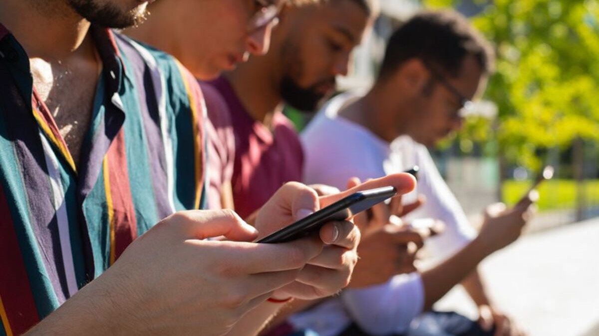 En pleno inicio del despliegue 5G, el sector destaca aciertos de política pública reciente y presenta sus recomendaciones para acelerar el desarrollo digital del país.