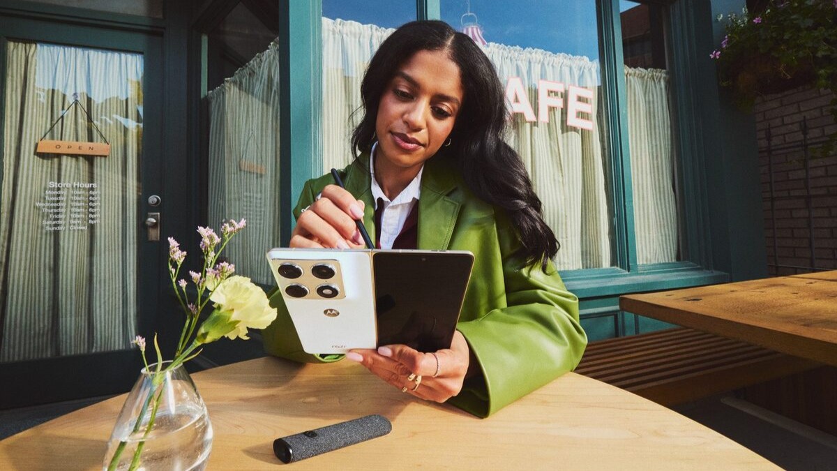 Motorola estuvo presente en CES 2026 y anunció en Lenovo Tech World 2026 dispositivos insignia espectaculares: su primer dispositivo plegable razr fold, una nueva franquicia móvil ultra premium llamada motorola signature y una edición especial FIFA razr.