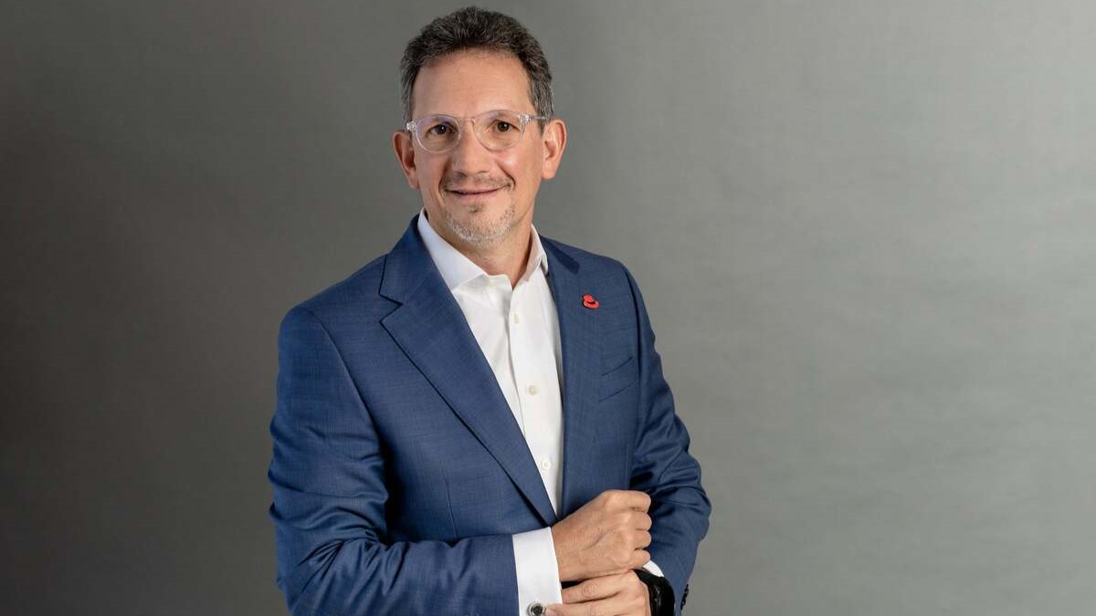 De acuerdo con Javier Cordero, VP y director general de Red Hat NOLA, 2026 será el año en que las organizaciones dejarán atrás la experimentación con IA para adoptar estas tecnologías de forma generalizada y con impacto real en el negocio.