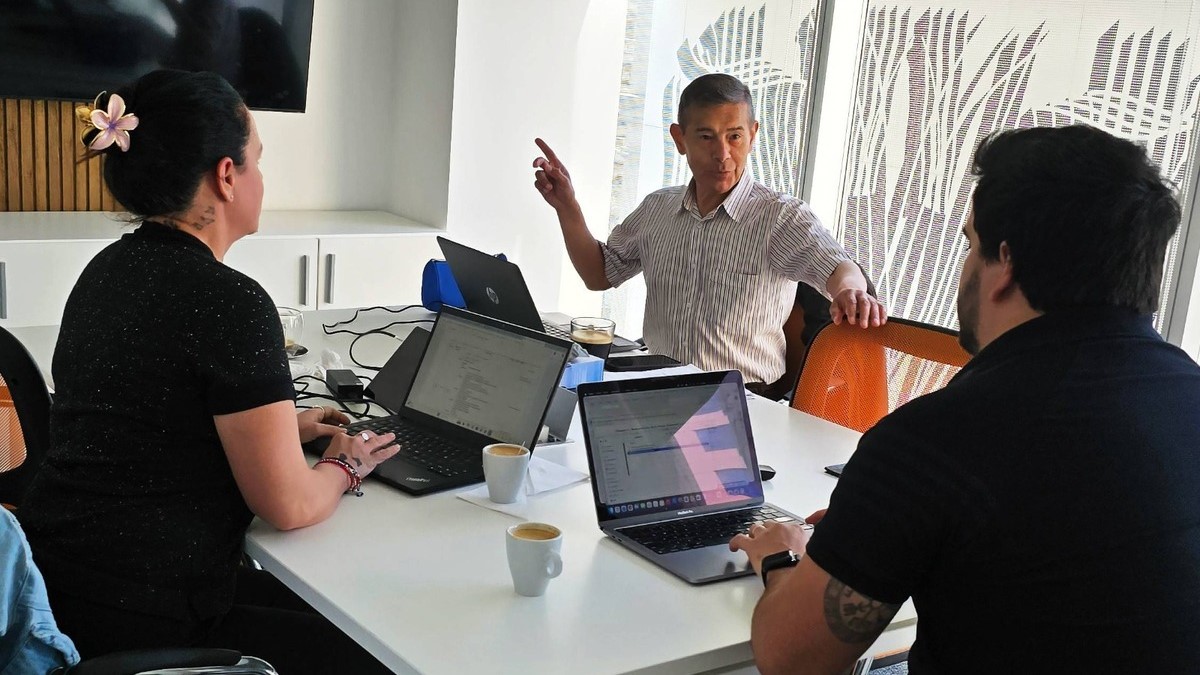 OCP TECH, con presencia en 13 países, 16 oficinas y un equipo de más de 250 profesionales, la compañía ha pasado de ser un integrador regional a consolidarse como una institución con madurez probada. Su reciente apertura en mercados como Paraguay es una señal concreta de una expansión basada en la excelencia y no solo en la inercia del mercado.