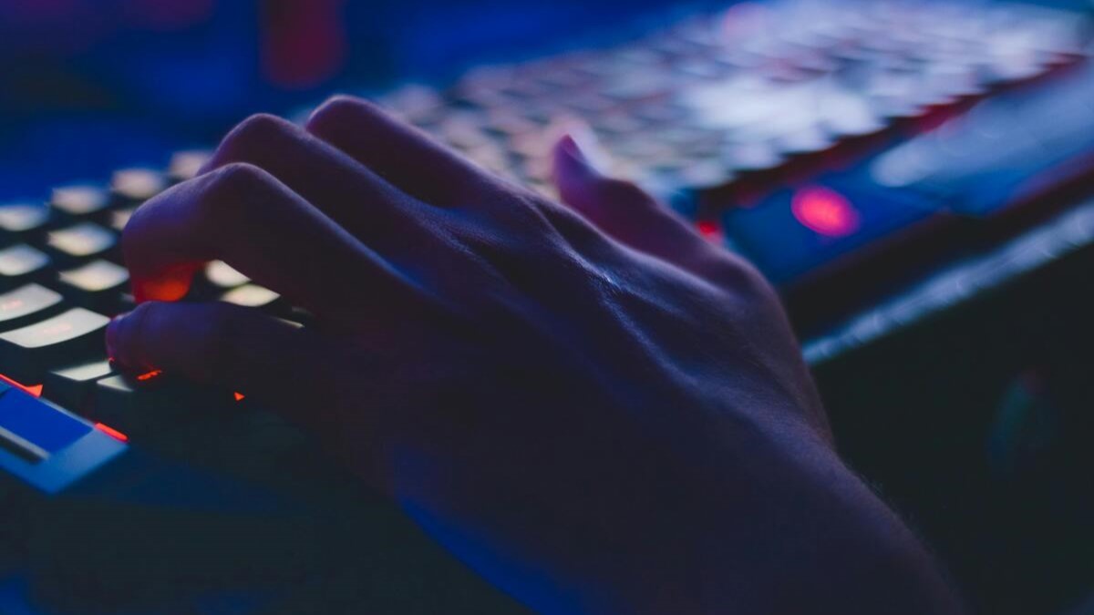 Expertos de Kaspersky advierten que esta mala práctica sigue siendo una de las principales brechas de seguridad en las empresas y abre la puerta a nuevos ciberataques.