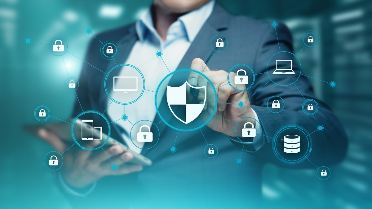 ●	Los jóvenes impulsan la digitalización, mientras que los adultos mayores prefieren los canales tradicionales, señala un informe de Akamai.