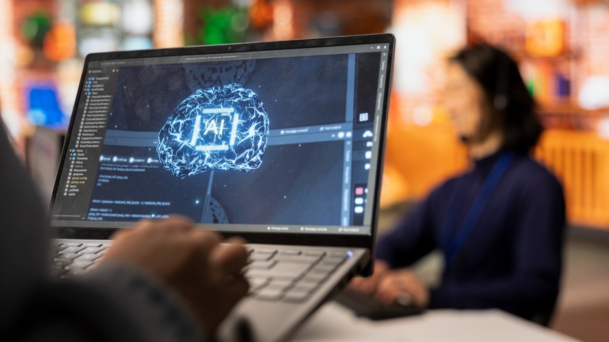 Desde ManageEngine abordan cómo la creatividad se posiciona como habilidad clave según el Informe Future of Jobs 2025 del Foro Económico Mundial, diferencia entre creatividad humana y de IA, y recomendaciones para que organizaciones optimicen la cocreación humano–IA.