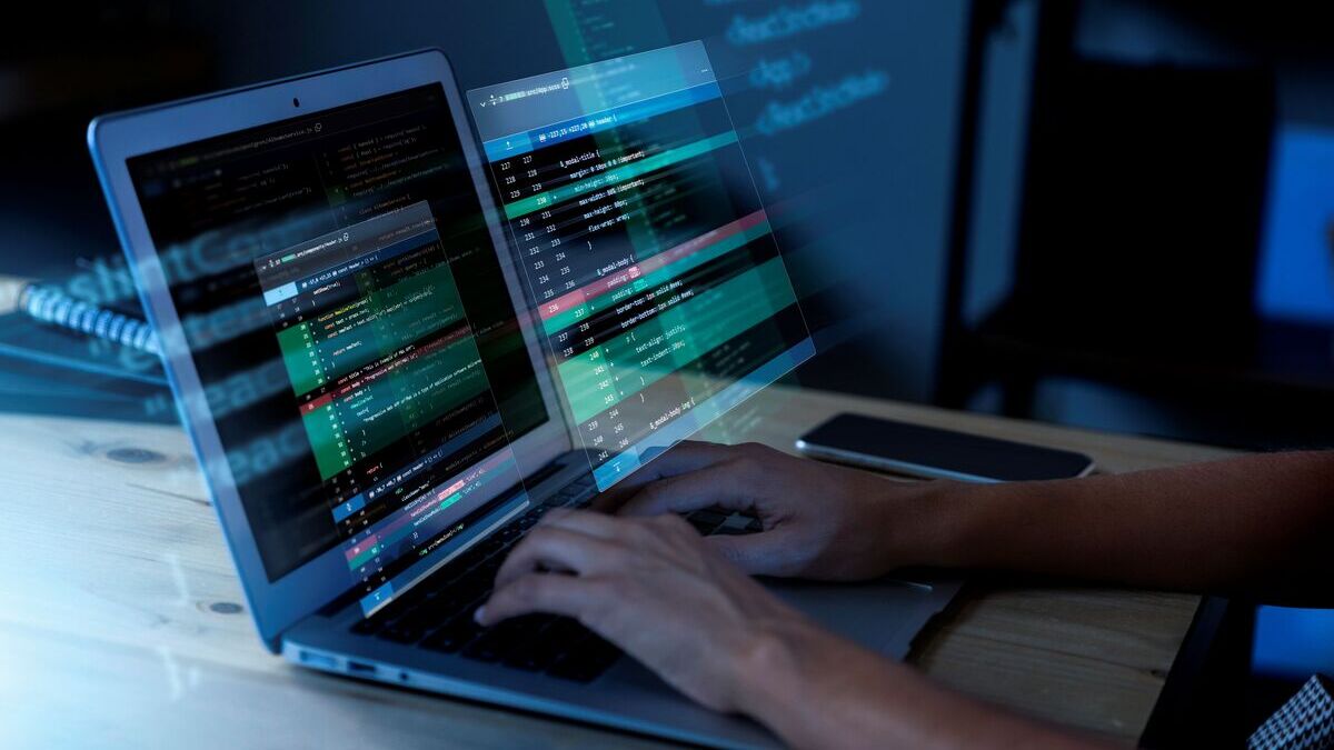 Según Gartner, el 85% de los CEOs ya la consideran clave para impulsar el negocio. Automatización, identidad digital y gobernanza inteligente: la fórmula que propone Cloud Legion para escalar de forma segura en la economía digital.