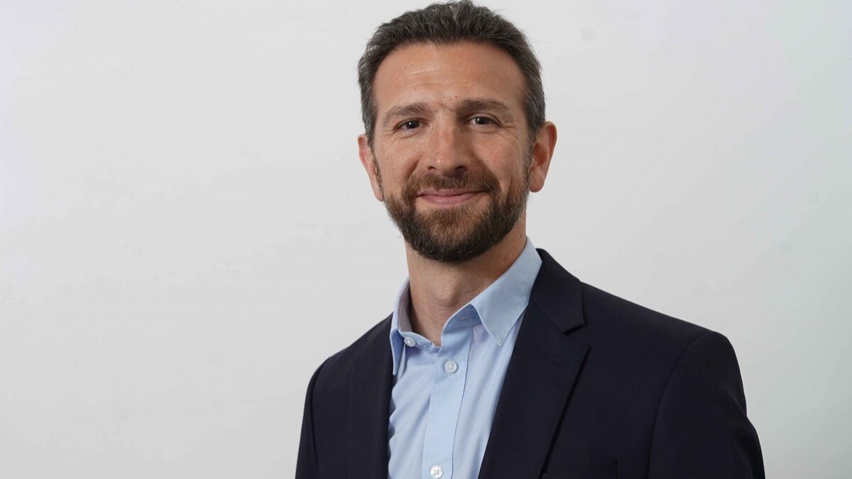 Federico Tandeter, director de Ciberseguridad para Sudamérica Hispana en Accenture, advierte que 'los beneficios de la inteligencia artificial dependen de una ejecución disciplinada' y que su despliegue requiere marcos de gobernanza robustos, seguridad desde el diseño y monitoreo continuo para evitar nuevos riesgos.