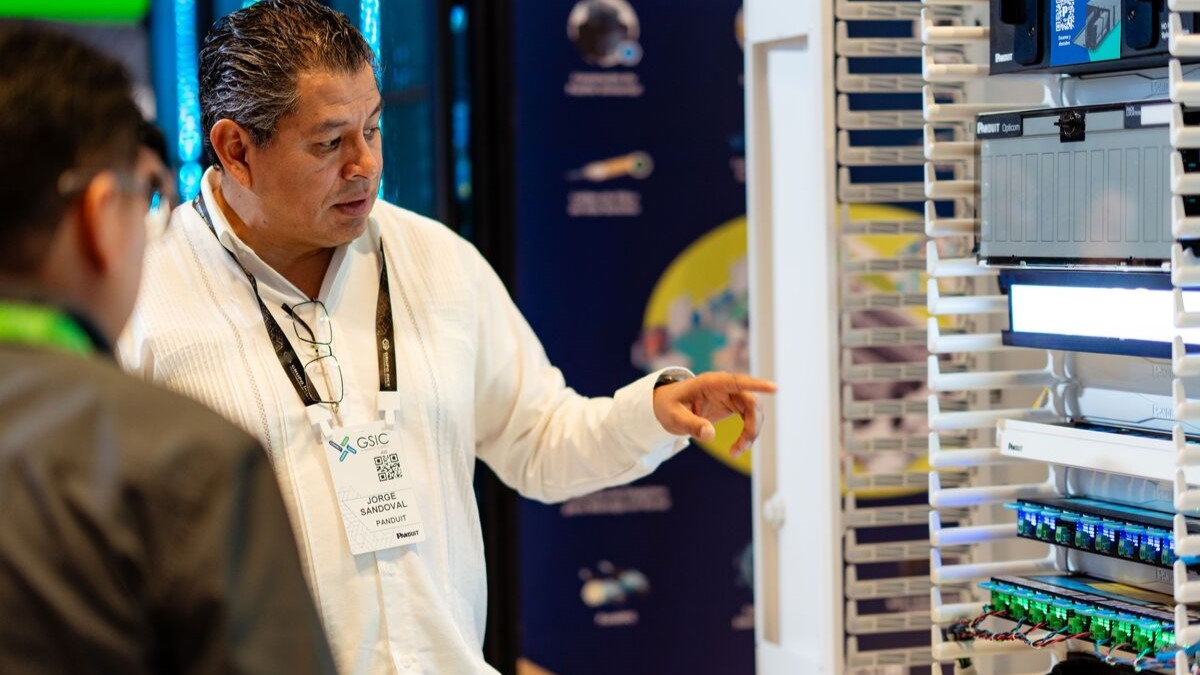 Líderes de la industria analizaron el presente y futuro de la conectividad, los centros de datos y la infraestructura crítica que habilita la tecnología en Latinoamérica.