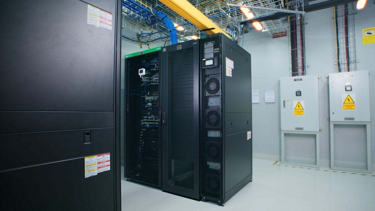 •	La nueva infraestructura de Gtd Perú en Lurín, con tecnología de Schneider Electric, no solo destaca por su tecnología de punta y certificaciones internacionales, sino por integrar soluciones que priorizan eficiencia energética, resiliencia operativa y sostenibilidad ambiental.