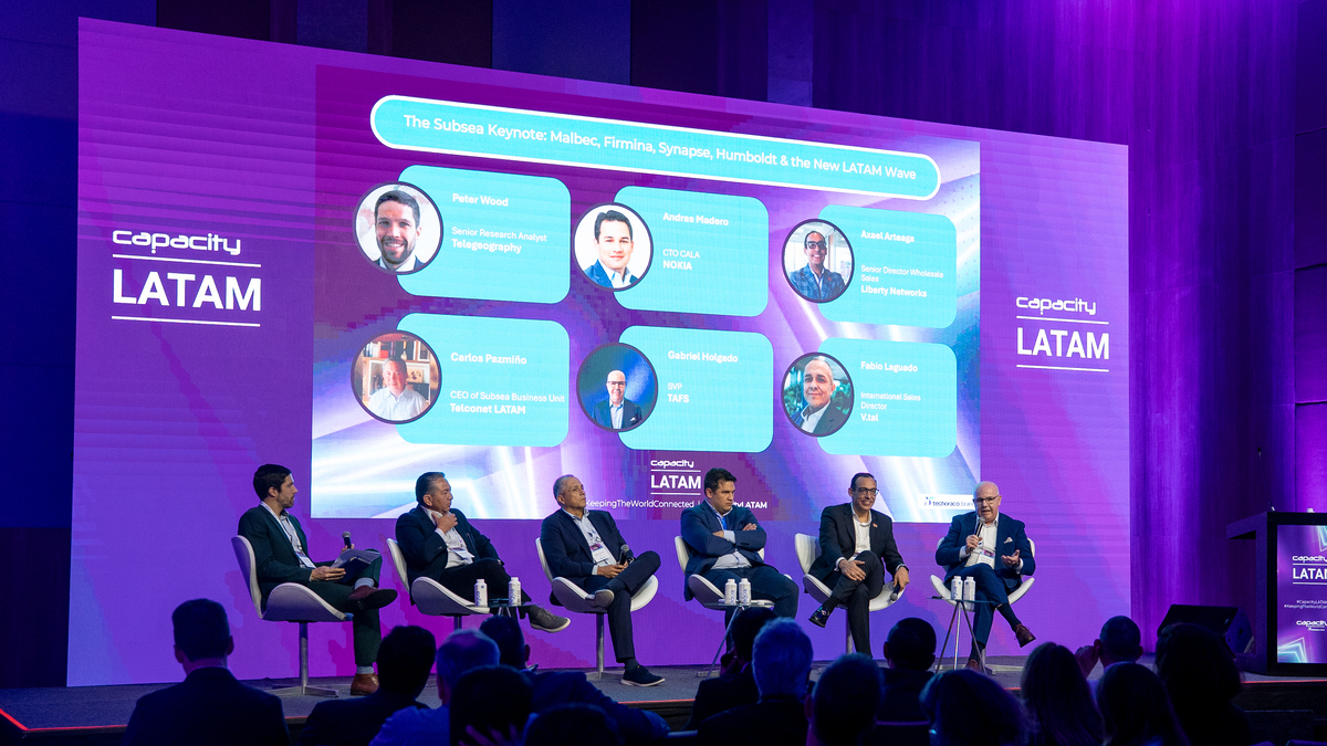 Conferencia ‘The Subsea Keynote: Malbec, Firmina, Synapse, Humboldt & the New LATAM Wave’. Integrada por Peter Wood, Senior Research Analyst en TeleGeography; Andres Madero, CTO CALA en Nokia; Gabriel Holgado, SVP en TAFS; Fabio Laguado, International Sales Director en V.tal; Carlos Pazminio, CEO of the Subsea Business Unit en Telconet LATAM; Axael Arteaga, Senior Director Wholesale Sales en Liberty. 