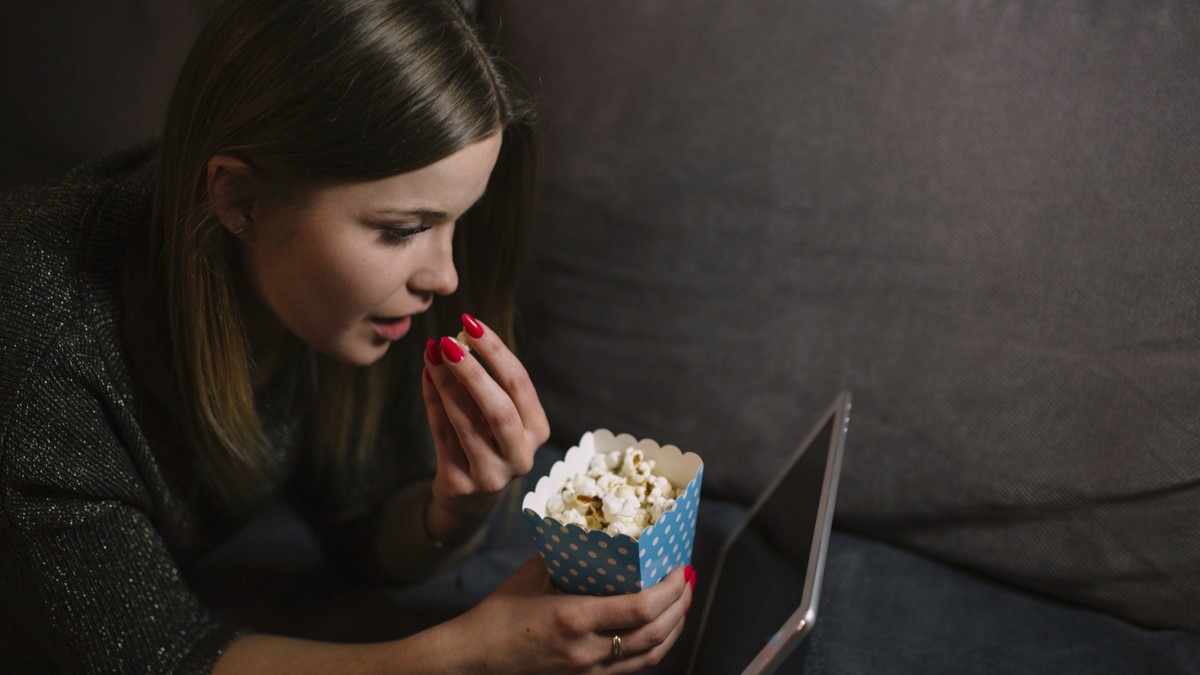 Expertos de Kaspersky alertan que ciberdelincuentes aprovechan el interés por ver las películas del momento para atraer usuarios a sitios fraudulentos que buscan robar datos personales y financieros.