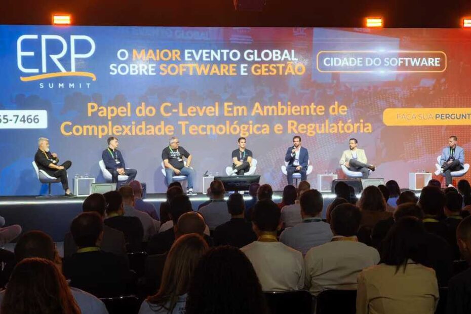 Mesa redonda 'Ambiente dos ERPs em 2026', integrada por Roberto Arruda (CRO de Skyone), Ciro Rech (Gerente General de Sigelcloud y representante de IFS), Marcos Tadeu Júnior (CEO de Invent Software), Jean Paul Vieira (CPO/CMO de Senior Sistemas), Bruno Prodocimo (Head de Oracle) y Luciano Itamar (Co-CEO del Grupo Portal ERP).