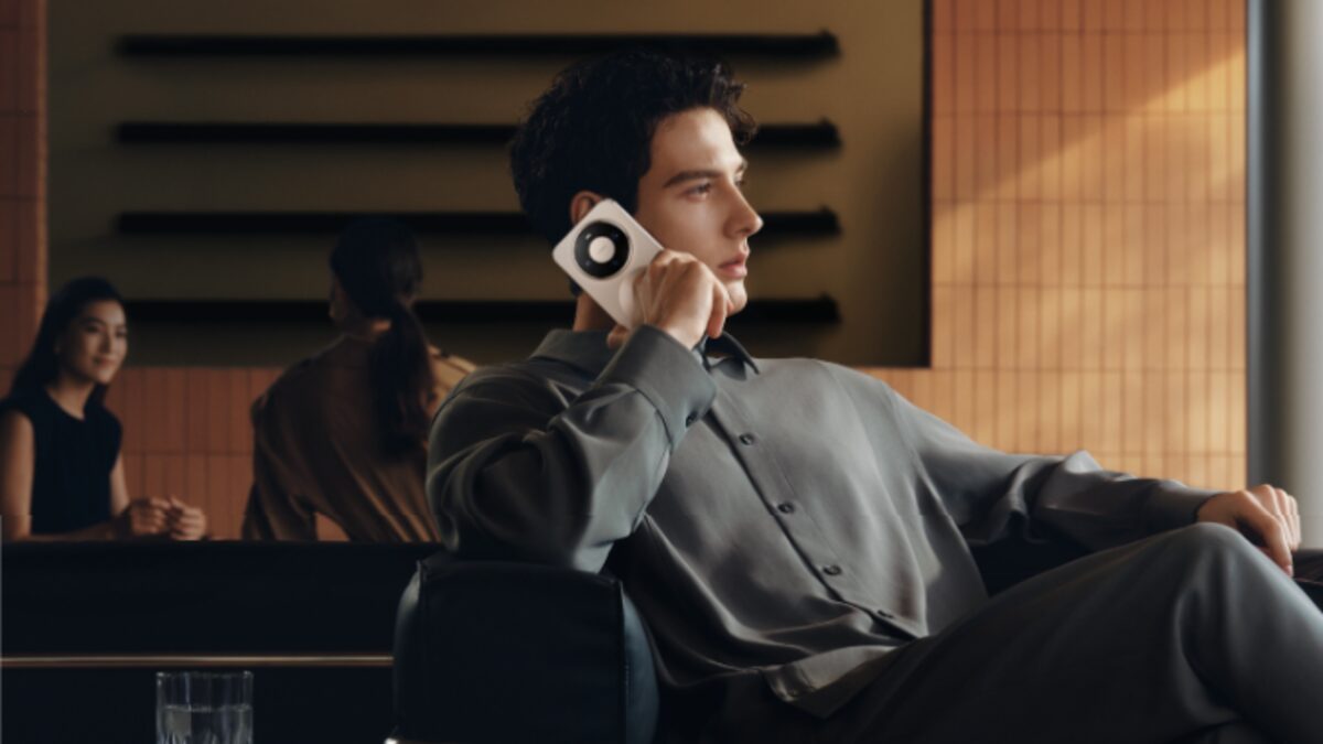 El HUAWEI Mate 80 Pro presenta un Diseño de Anillo Espacial Dual, con una estética simétrica que simboliza la exploración innovadora.