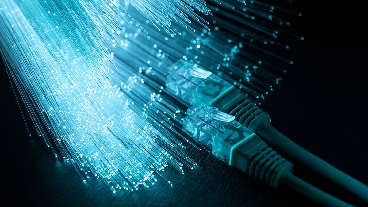 En medio del auge de la inteligencia artificial, la conversación suele centrarse en algoritmos, modelos y nube. Sin embargo, hay un factor crítico que está definiendo su verdadero alcance en países como Colombia: la infraestructura de conectividad, afirman desde Cirion.