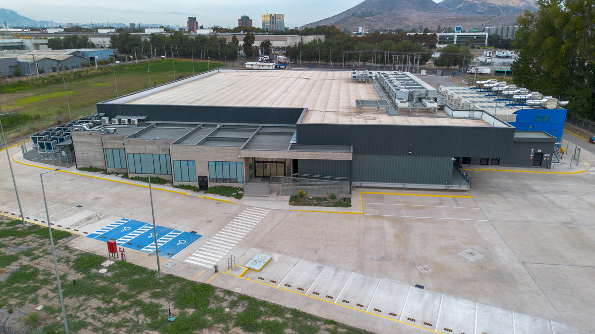 Esta acreditación valida un diseño robusto y refuerza el rol de la infraestructura estratégica en el desarrollo de la economía digital. De esta manera, el nuevo Data Center de Cirion en Chile podrá operar bajo las más altas exigencias de continuidad operacional y responder a las crecientes demandas de la IA.