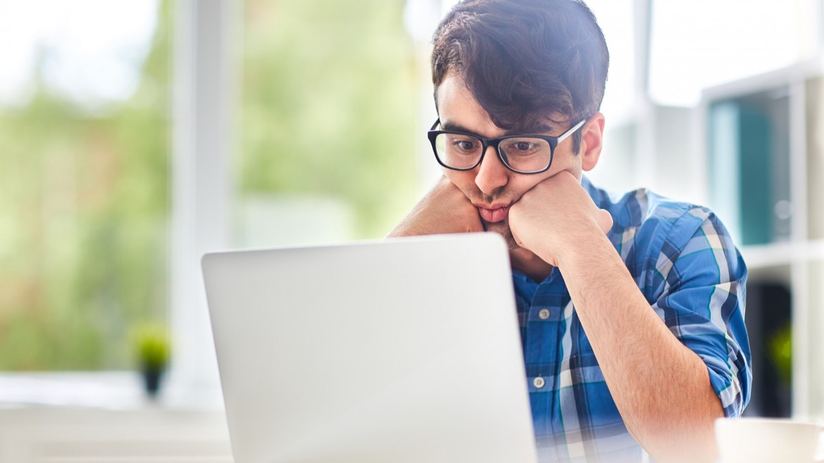 El acceso no autorizado a información de usuarios desató una ola de fraudes personalizados a través de correos y WhatsApp, utilizando detalles reales para engañar y exigir pagos urgentes.