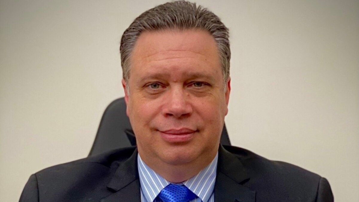 Marc Asturias, vicepresidente senior de Mercadeo y Field CISO para Gobierno en Fortinet para América Latina, el Caribe y Canadá, aborda el impacto de la IA en los ataques, la brecha entre capacidades ofensivas y defensivas, y la necesidad de una mayor articulación entre sector público y privado.