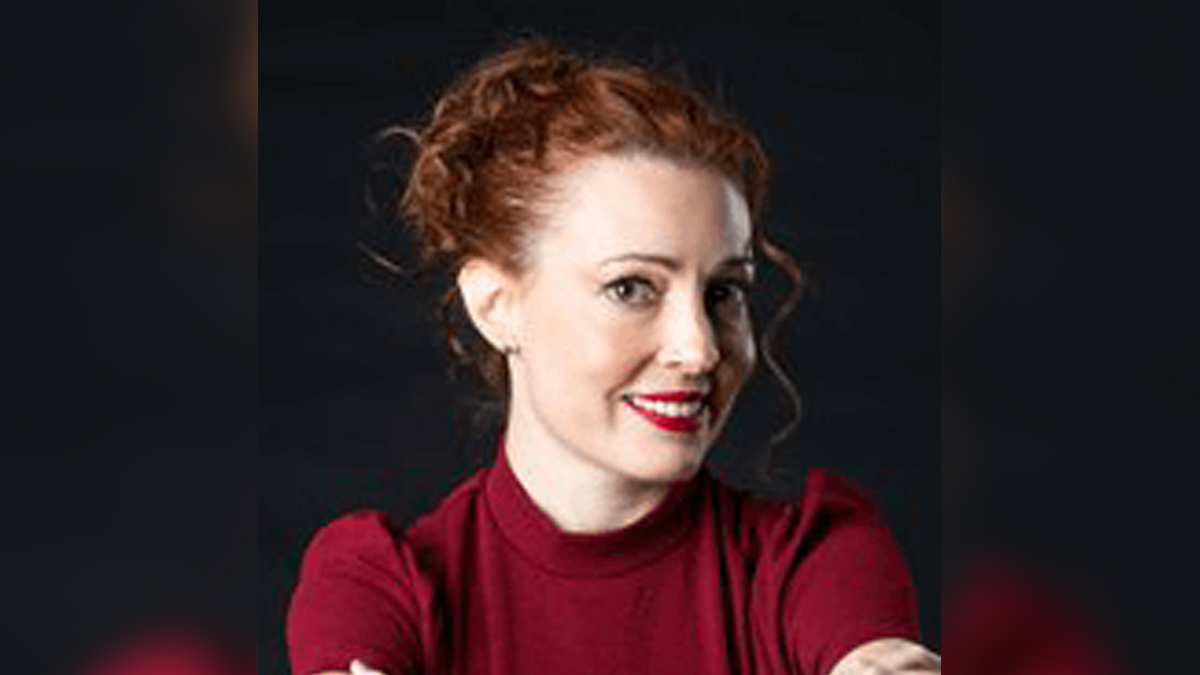 Mor Ahuvia, experta en ciberseguridad global, que se centra en Chile y aborda cómo las empresas pueden proteger su transformación digital con una arquitectura de seguridad a la altura de lo que viene. Esto es especialmente importante porque Chile se está convirtiendo en el hub digital de América Latina, con inversiones históricas de AWS y Microsoft, que redefinen el escenario tecnológico regional. Pero cada nuevo data center y cada migración a la nube también amplían la superficie de ataque.