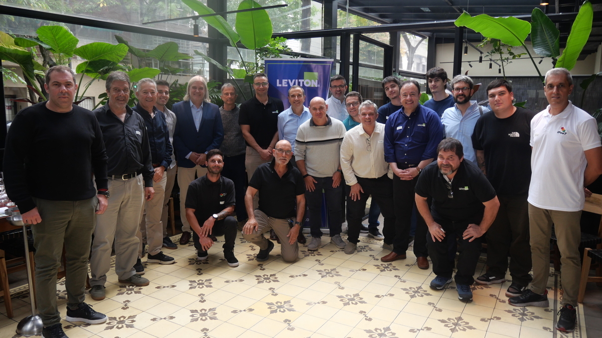 Una imagen de la nutrida concurrencia, entre ejecutivos de Leviton, Relet y los integradores presentes. Fue jornada completa de capacitación y certificación
