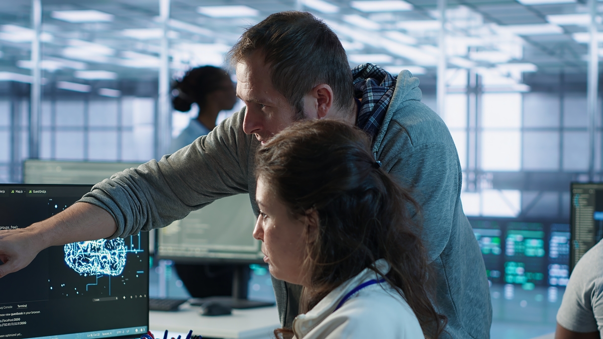 Programas como el programa EcoXpert de Schneider Electric están acelerando este cambio, habilitando modelos basados en servicios, especialización e ingresos recurrentes.