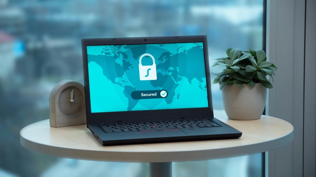 ManageEngine analiza sobre cómo la hiperconectividad, la IA y el aumento de los ciberataques están elevando los niveles de estrés en los equipos de TI y en ejecutivos que hoy trabajan bajo una lógica de disponibilidad permanente, abordando además cómo las organizaciones pueden prevenir el burnout en la era digital con una mirada práctica sobre cómo enfrentar la presión tecnológica sin comprometer el bienestar de sus equipos, en un contexto donde gestionar el estrés ya se está convirtiendo en un desafío estratégico para las empresas.