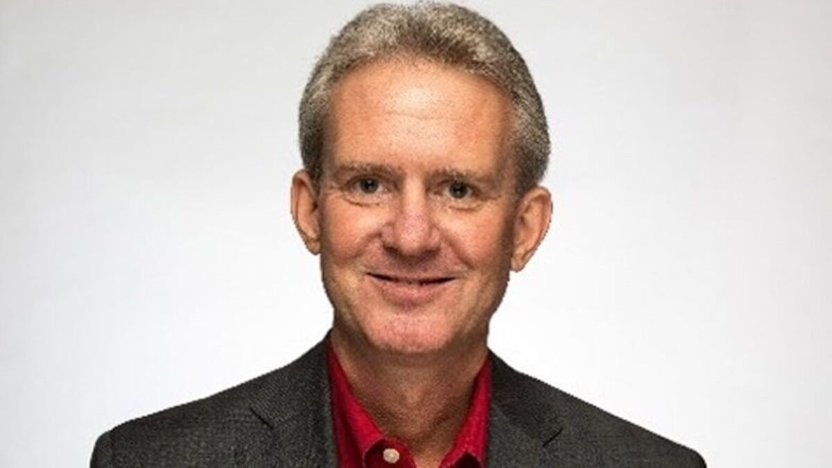 Dave Russell, vicepresidente senior y jefe de estrategia de Veeam. La mayoría de los consejos directivos ignoran los riesgos de la IA, pero los líderes admiten que no podrían sobrevivir tres días de inactividad total de datos, lo que revela una crisis de confianza en el corazón de la empresa digital actual.