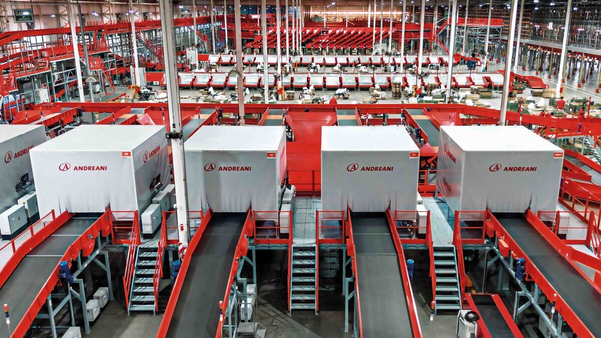 La compañía invirtió u$s30 millones en la automatización integral e inteligente del Hub Pacheco, incorporando IA, sistemas avanzados de clasificación y procesos de pre sorting. Esto permite alcanzar una capacidad de hasta 26.000 paquetes por hora.