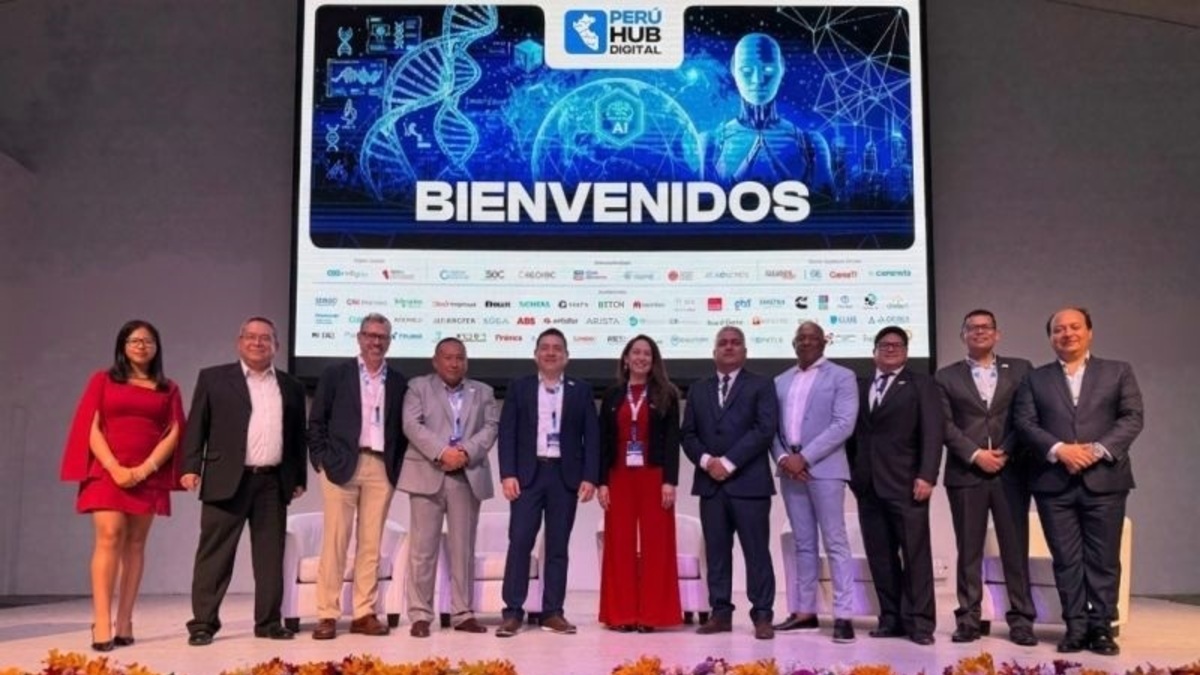 Bienvenida a los delegados de las Asociaciones Nacionales de Data Center de Latinoamérica que participaron en las dos reuniones de integración: Marco Holguin (Perú-DC) Perú; Edwin Tello (ACOLDC) Colombia; Joao Xavier, (ABDC) Brasil; Giovani King (Caribbean Datacenter Association); Natalia Lopez (Chile Data Centers) Chile
