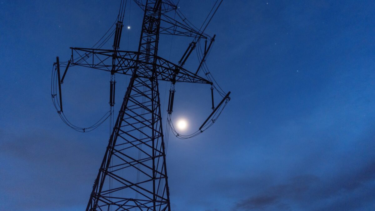 ●	La optimización del servicio eléctrico se ha convertido en un aspecto central para empresas e industrias, en un contexto ambiental y geopolítico cada vez más desafiante, según Schneider Electric.