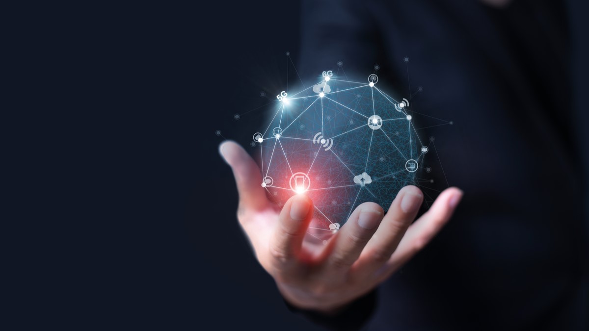 La logística empieza a apoyarse cada vez más en operaciones conectadas y decisiones en tiempo real para responder a cadenas de suministro más complejas, consumidores más exigentes y una presión creciente sobre costos, eficiencia y velocidad de entrega.