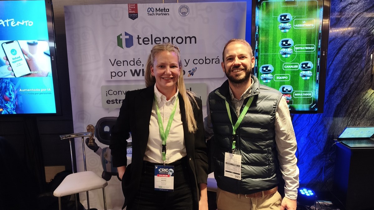 Soledad Bazano, Commercial & Marketing Manager; y Tomás Madoery, Co-CEO. Ambos de Teleprom en el stand de la marca del CRIC Argentina.